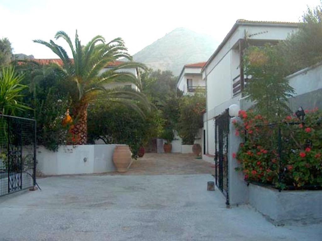 Sunningdale Hotel Agia Galini Esterno foto